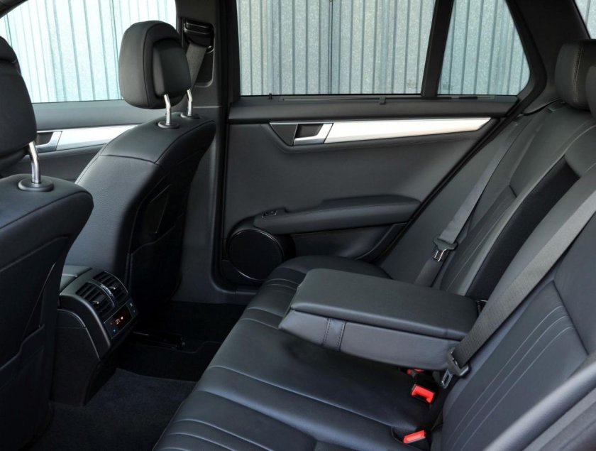 Mercedes Benz w204 салон сзади