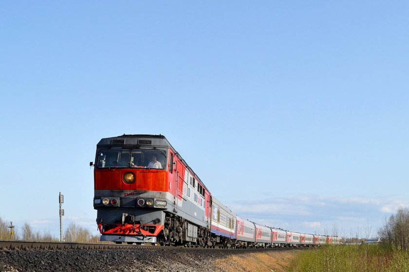 Локомотив поезд