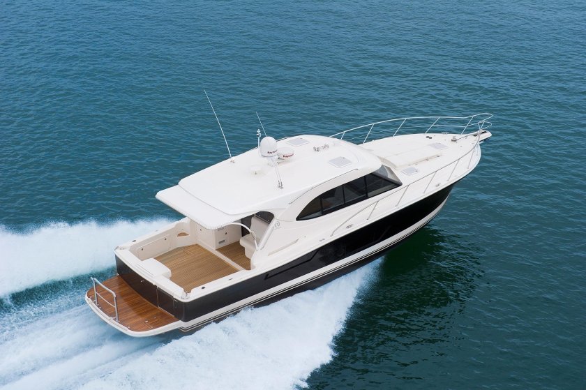 Яхта Riviera 3600