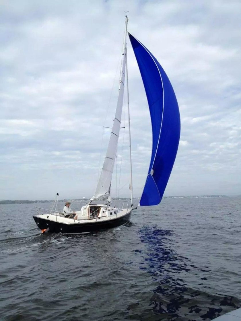 Парусная лодка швертбот