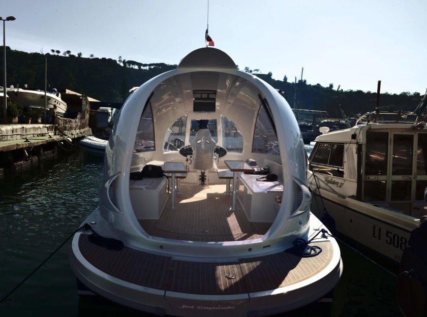 Яхта Jet Capsule