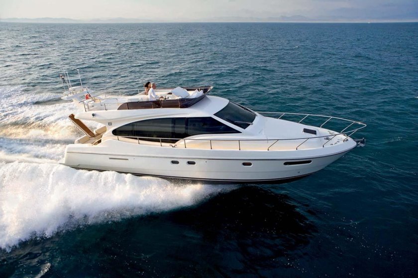 Ferretti 830