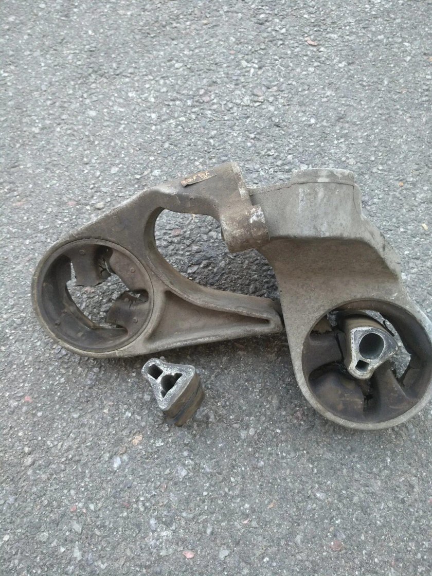 Подушка двигателя Газель Крайслер 2.4