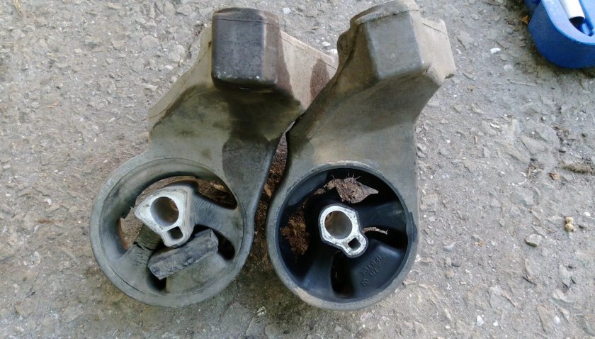 Подушка двигателя Додж Стратус 2.4 передняя