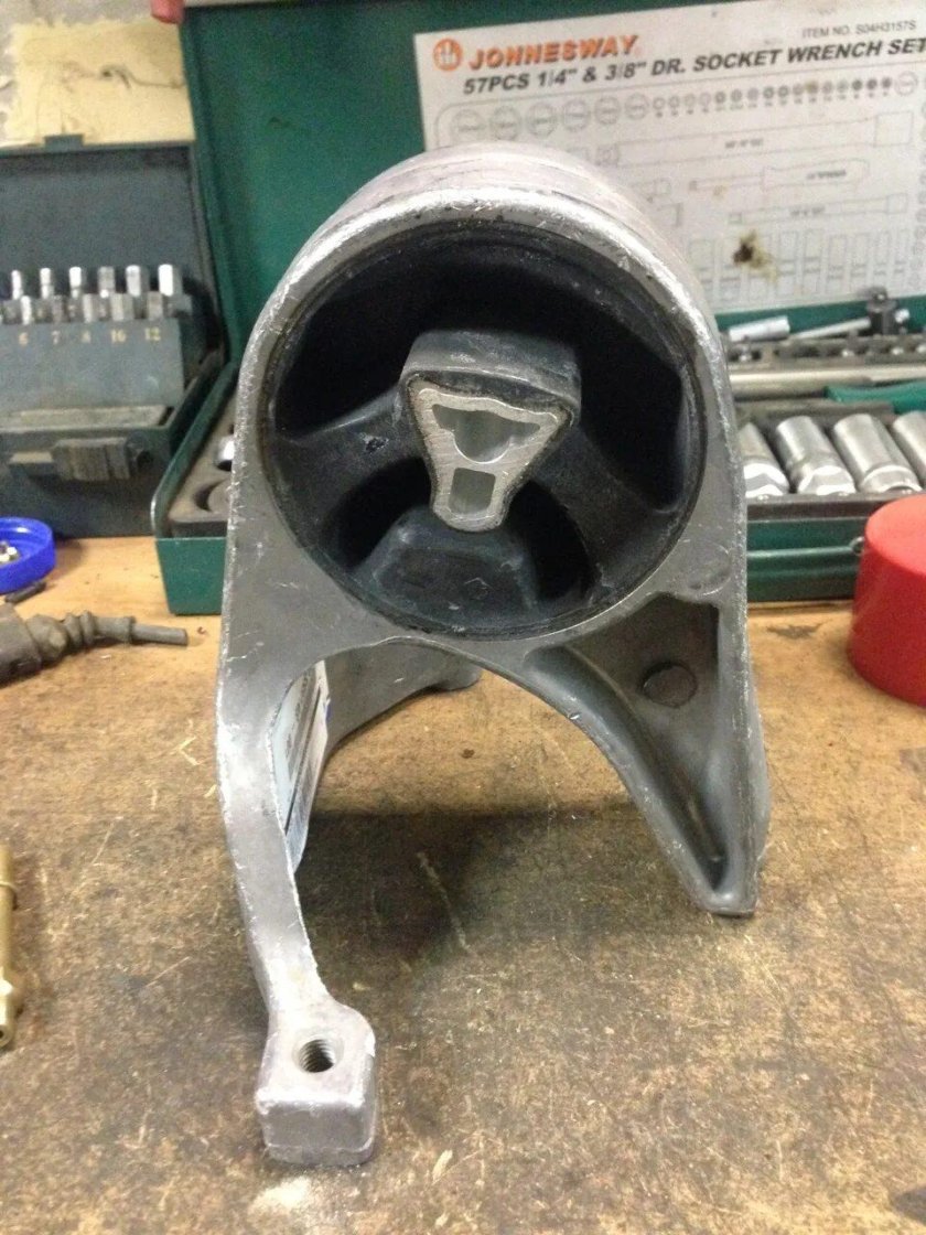 Опора ДВС Додж Стратус