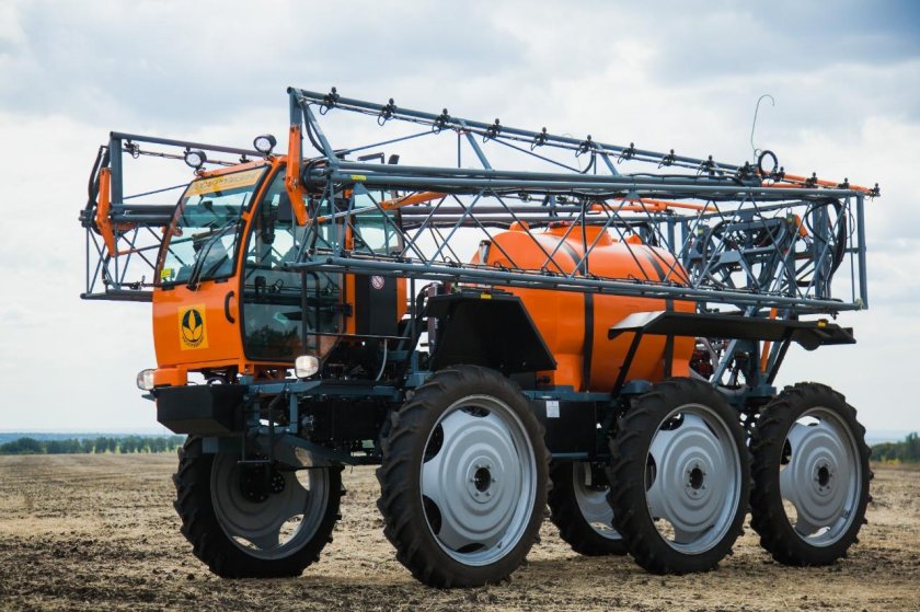 Туман 2 опрыскиватель самоходный