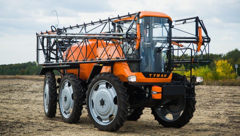 Опрыскиватель-разбрасыватель самоходный туман-3