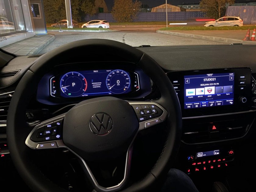 Фольксваген поло 2022 салон ночью