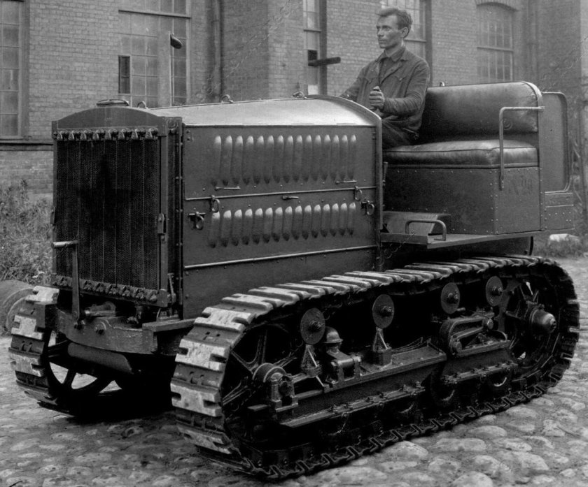 Гусеничный трактор Большевик