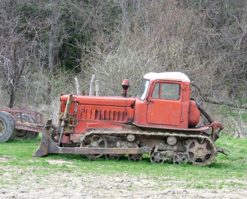 ДТ-75 трактор гусеничный