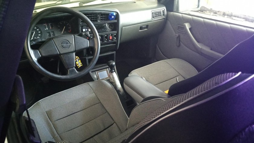 Опель Аскона салон