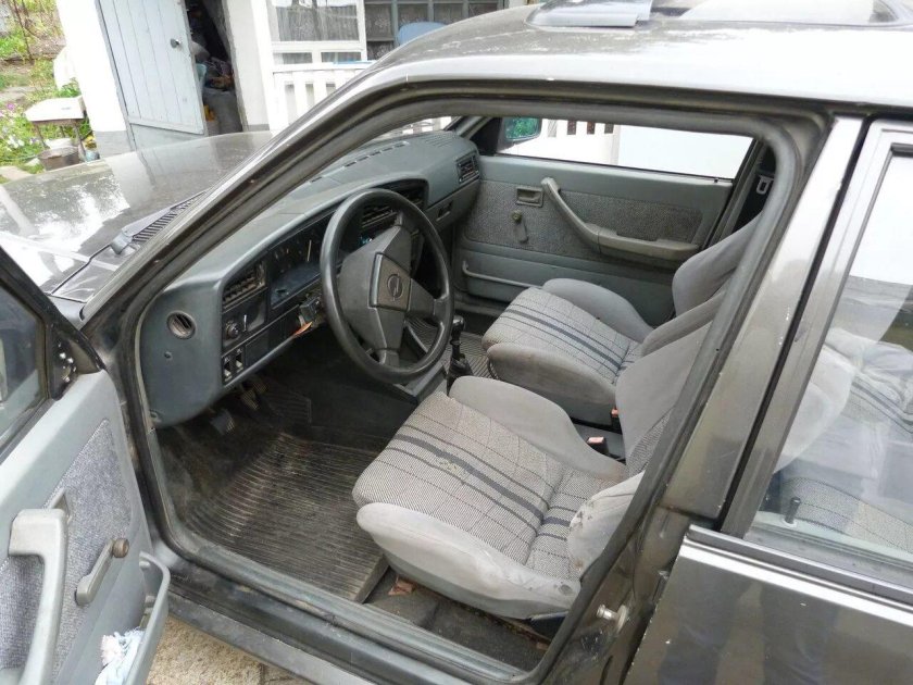 Опель Аскона 1988 салон