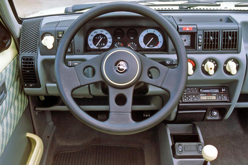 Опель Корса 1985