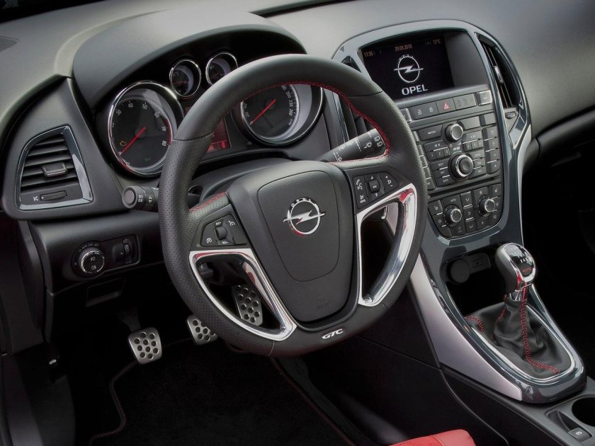 Opel Astra GTC салон