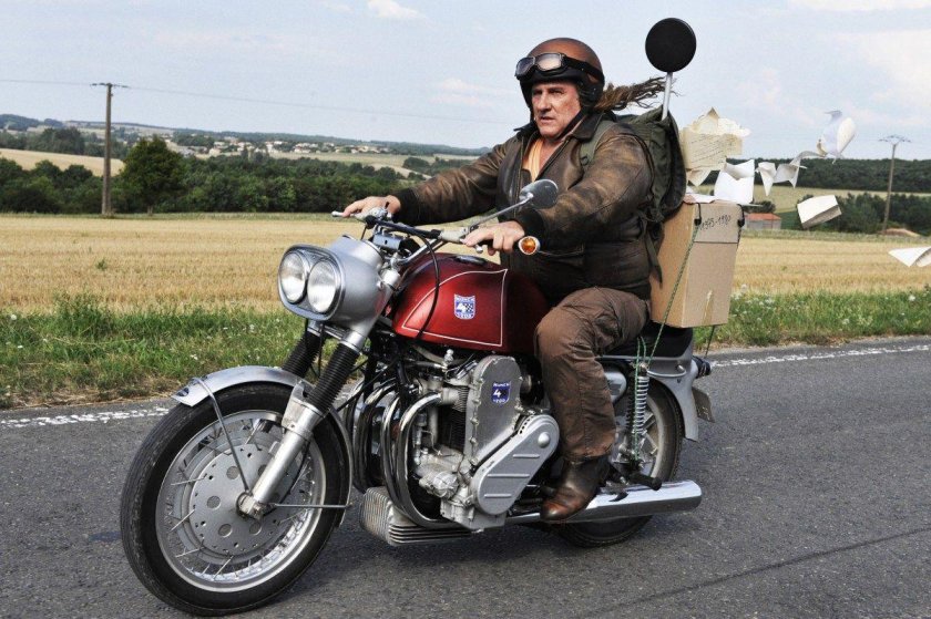 Брэд Питт на мотоцикле Урал