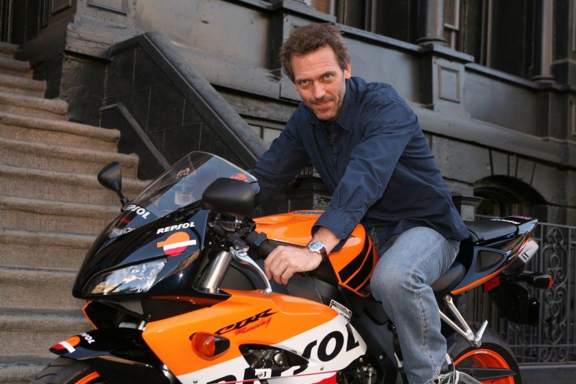 Хью Лори на мотоцикле