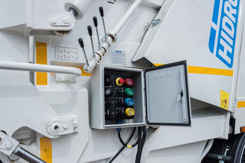 Пульт управления прессом мусоровоза Коммаш