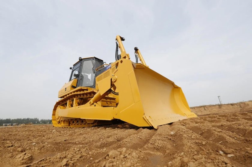 Гусеничный бульдозер sem 822