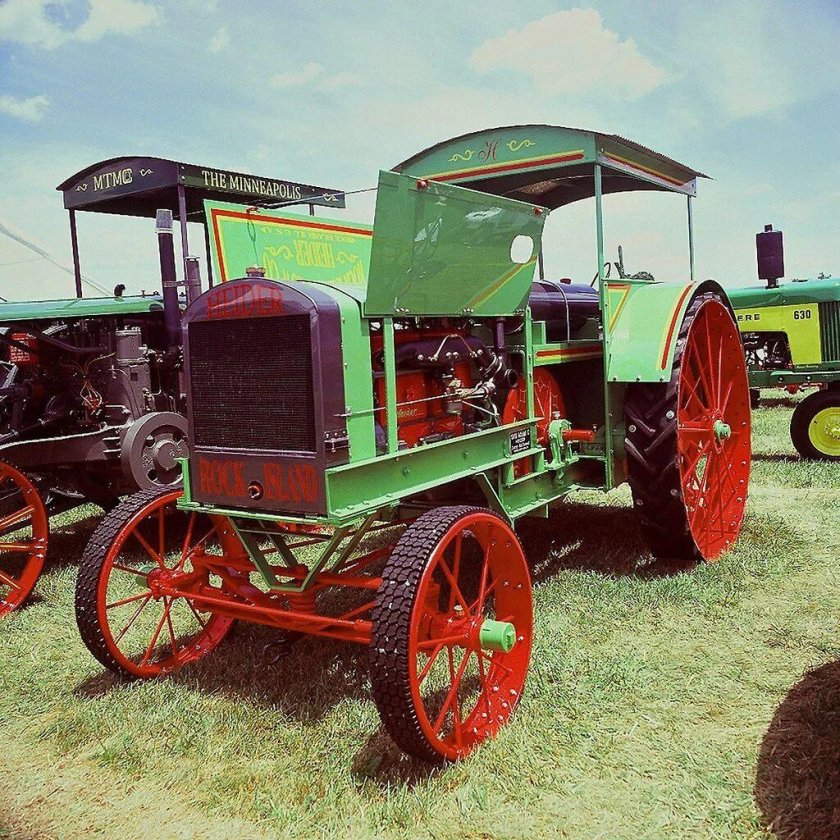 Старый трактор