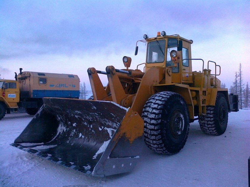 МОАЗ погрузчик фронтальный 4048