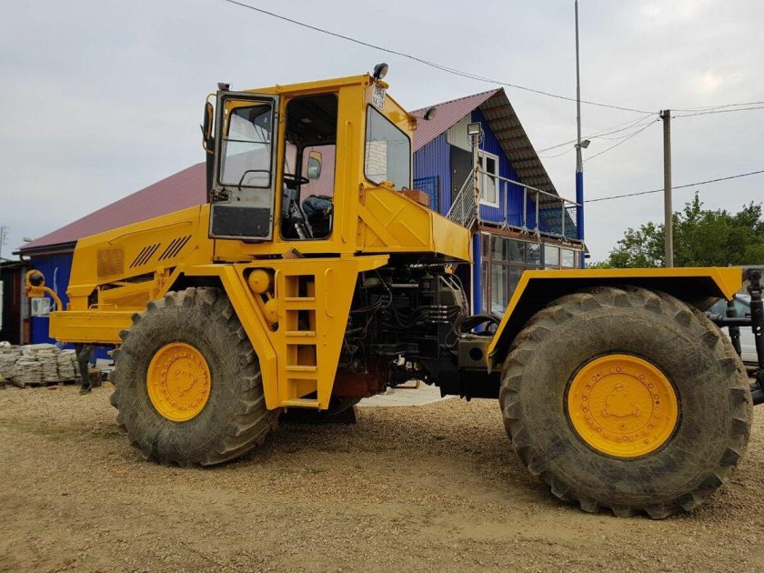 Трактор МОАЗ 49011