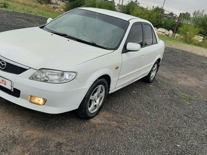 Mazda familia 2003