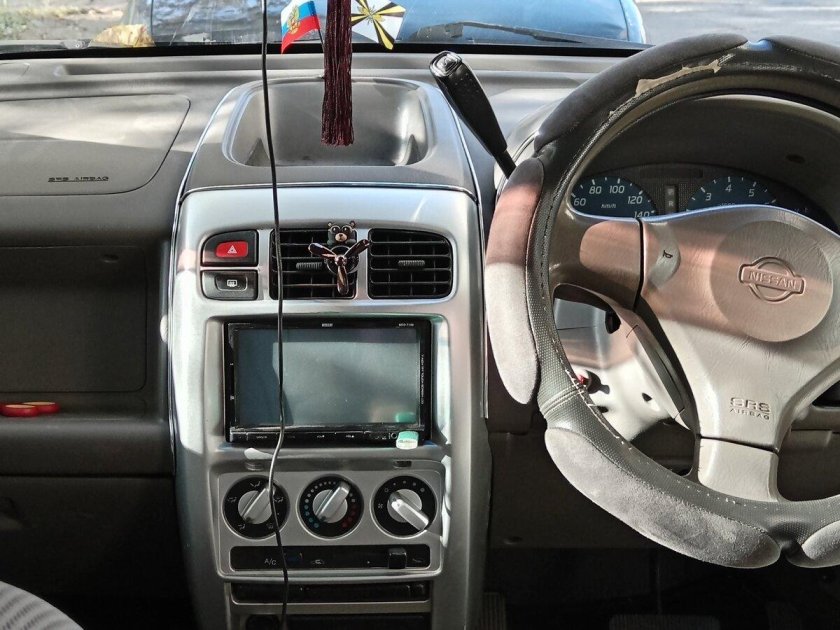 Ниссан Марч 2003