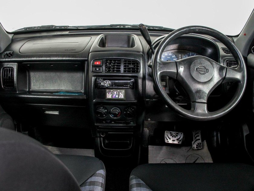 Ниссан куб 2000