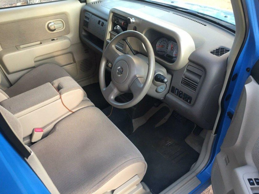 Nissan Cube z11 салон