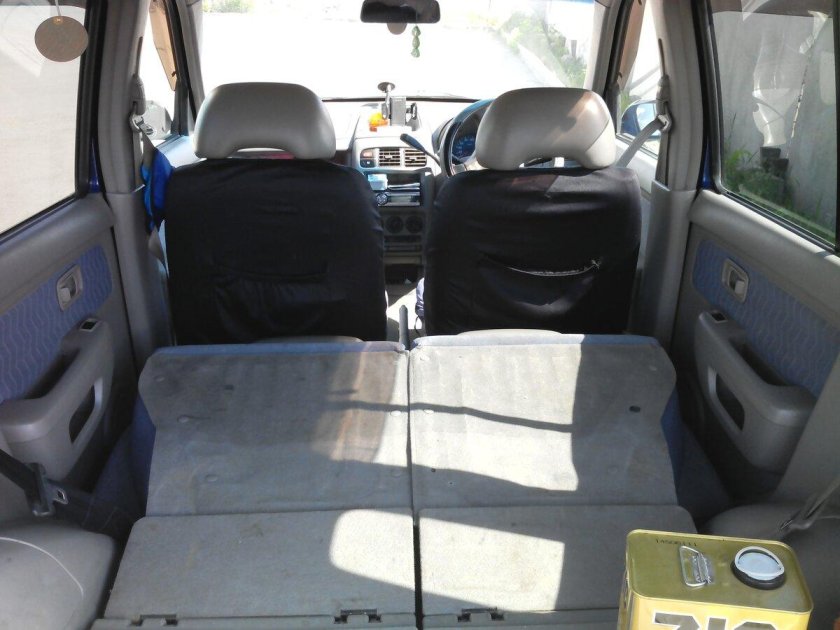 Nissan Cube 2002 салон