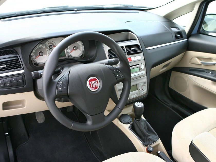 Фиат Линеа 2011 салон