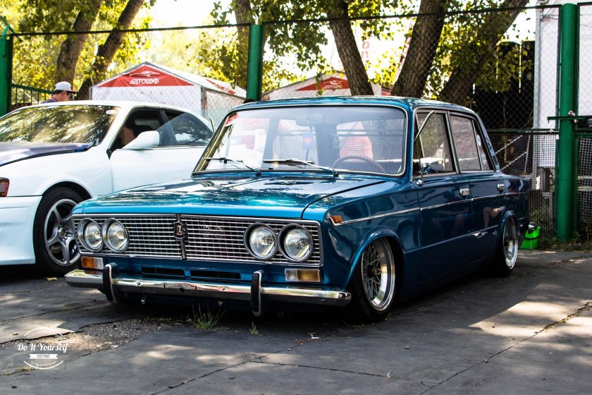 ВАЗ 2103 ресто голубая