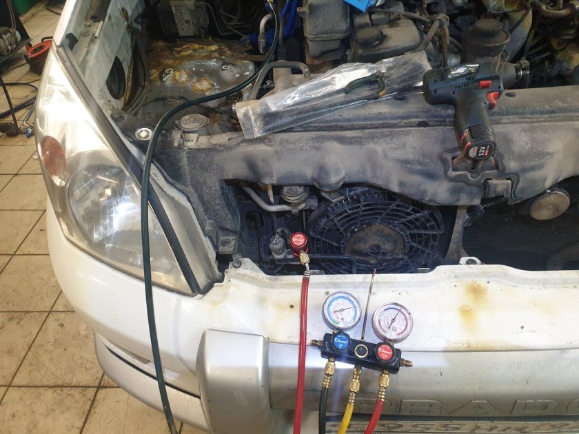 Пежо 206 в кондиционере и заправочные штуцеры