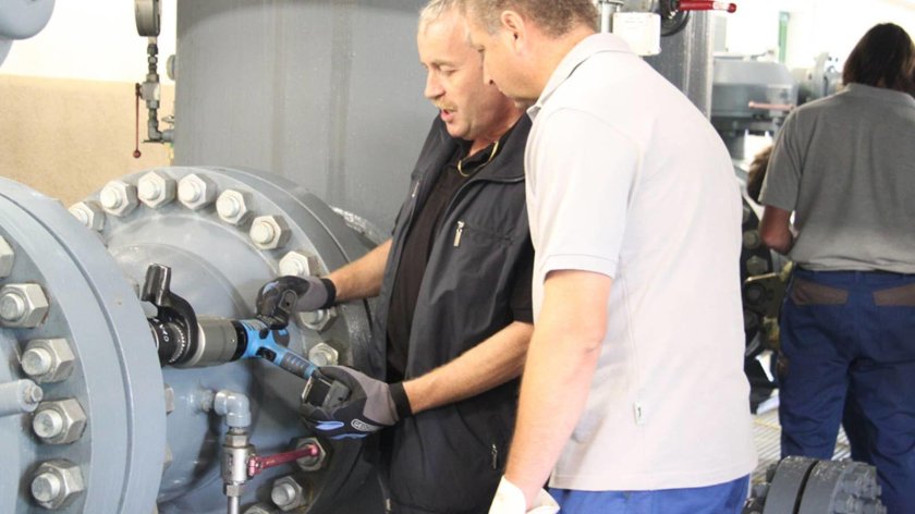 Динамометрический гайковерт