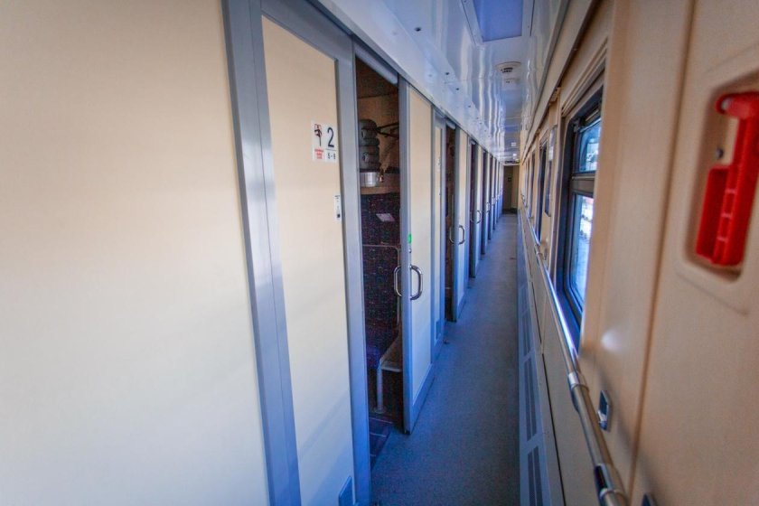 Фирменный поезд Россия 001м Владивосток Москва