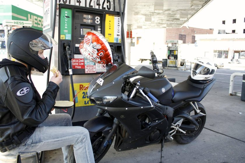 Заправка мотоцикла