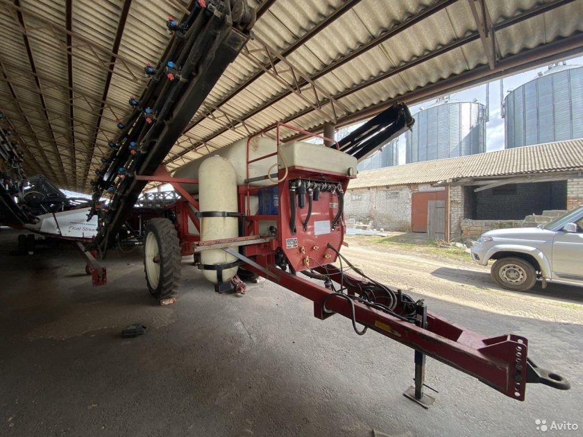 Версатайл опрыскиватель прицепной Ростсельмаш