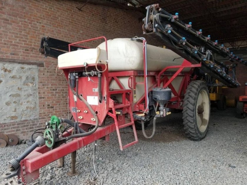 Прицепной опрыскиватель версатайл