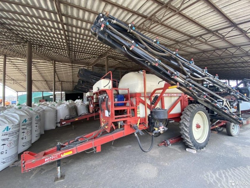 Прицепной опрыскиватель версатайл 3000