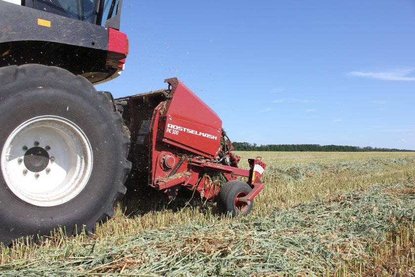 Подборщик кормоуборочный навесной for up 300/400