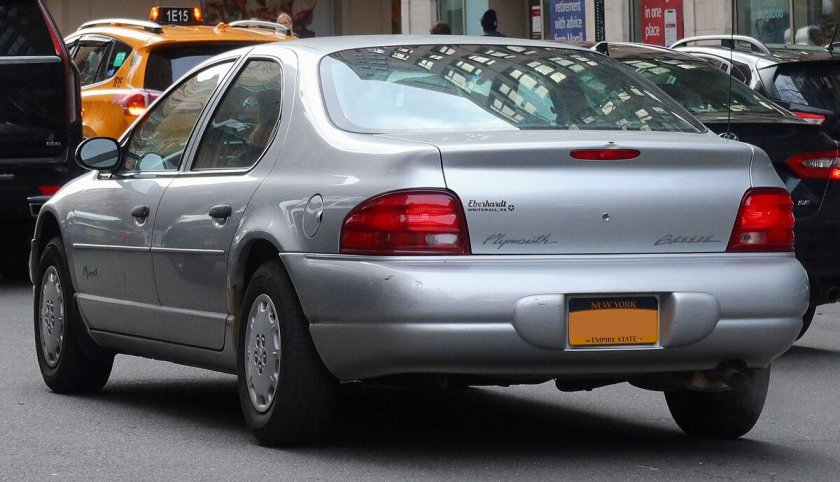 Сгорел Plymouth Breeze