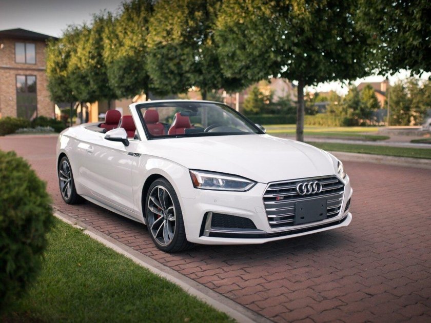 Автомобиль кабриолет 2022 года