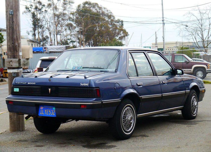 Pontiac Sunbird 1984