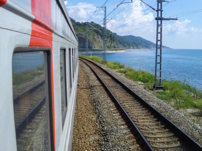 Сочи железная дорога вдоль моря