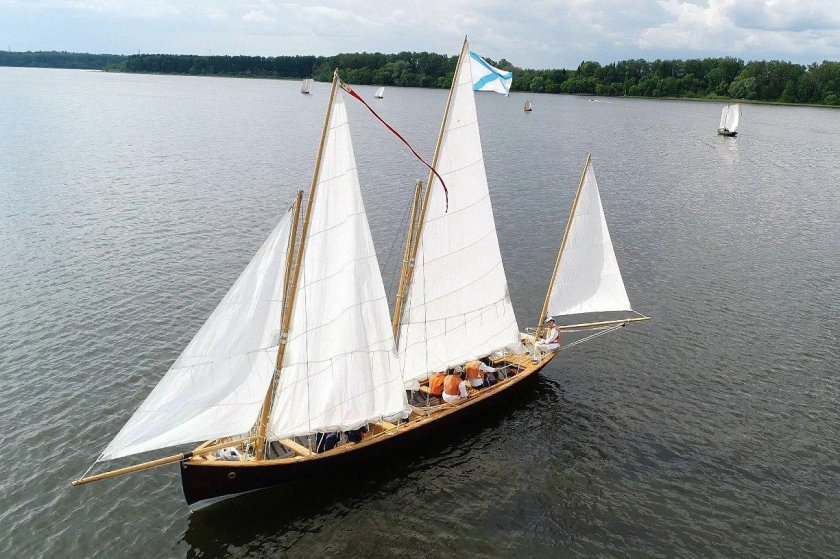 14-Весельный гребной катер