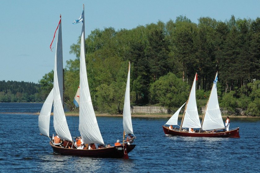 Яхта Вельбот парусная