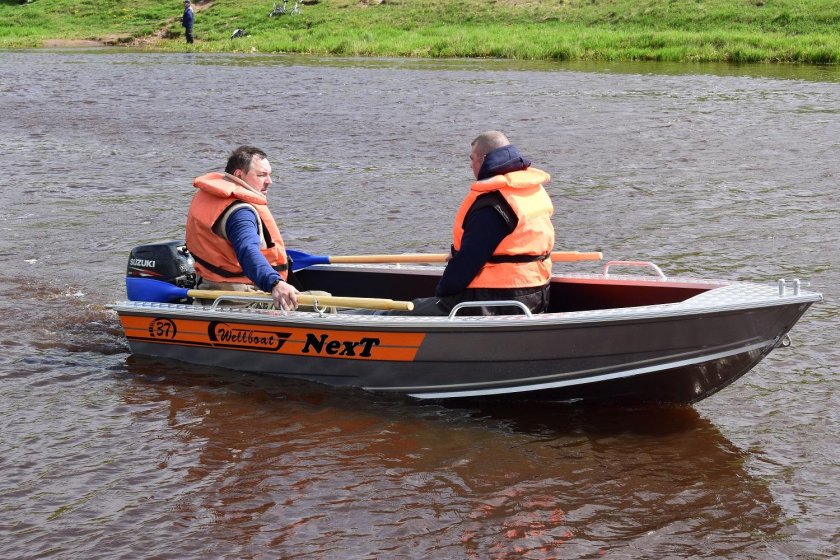 Лодка алюминиевая Вельбот 37