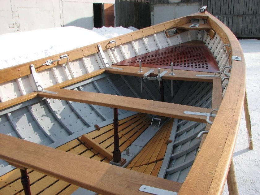 Вельбот лодка деревянная