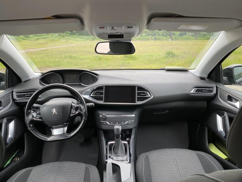 Пежо 308 2017 салон