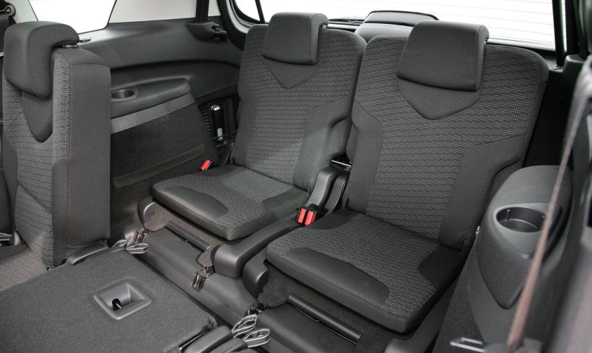 Peugeot 308 SW салон третий ряд